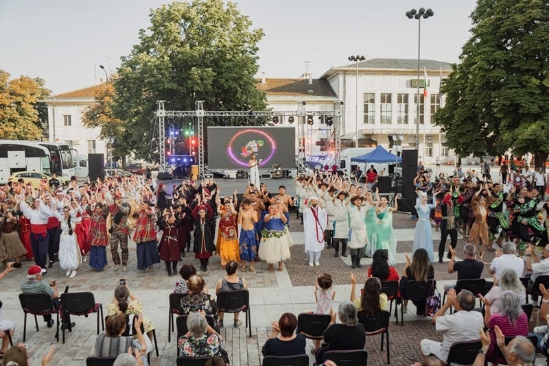 Фолклорът е магия Фолклорът преодолява граници разстояния и езикови бариери