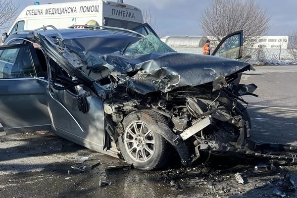 Опасен инцидент! Катастрофирала кола с газова уредба вдигна накрак ...
