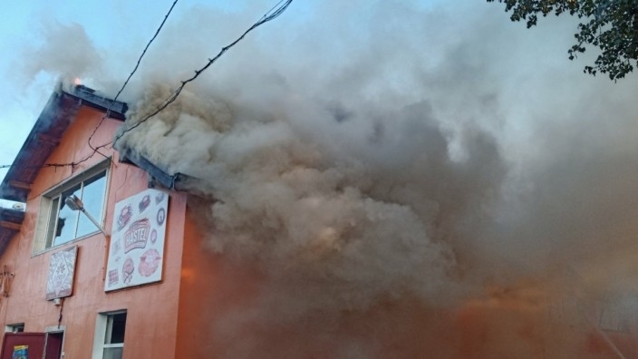 Избухнал е пожар в склад за сладкaрски изделия в Пловдив