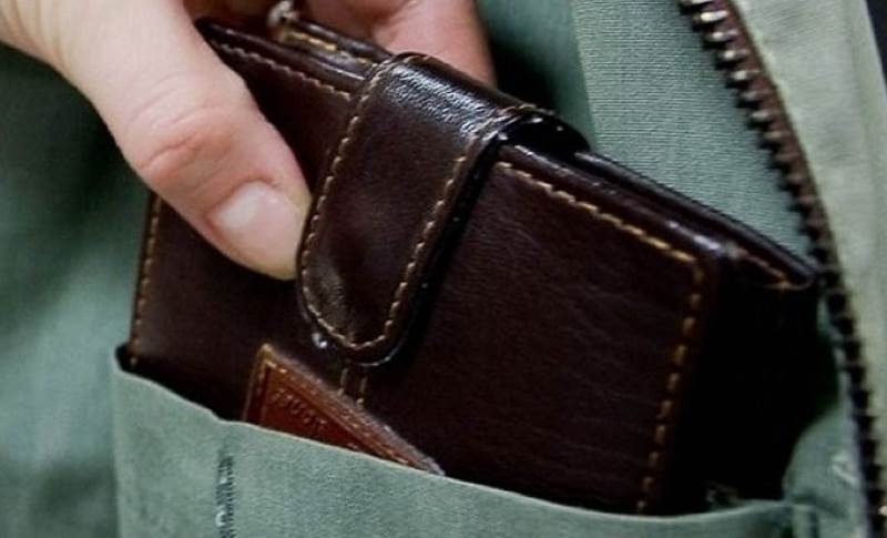 Мъж е откраднал портмонето на своя приятелка в Монтанско съобщиха