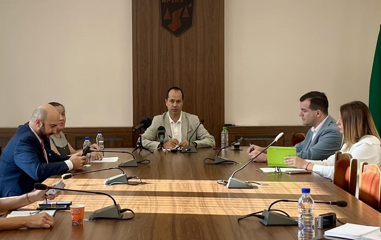 Напредва строителството на многофункционалната детска площадка в квартал Младост във