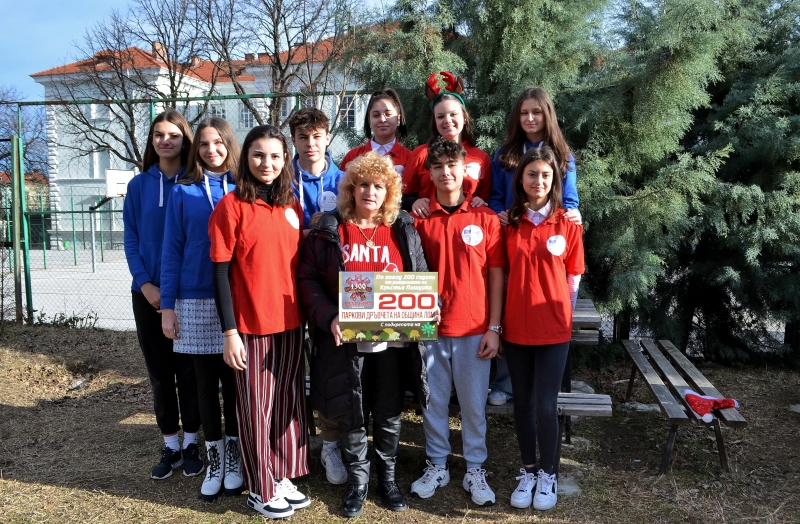 Фондация “1300 години България” дари 200 дръвчета по случай 200 г. от рождението на Кръстьо Пишурка /снимки/