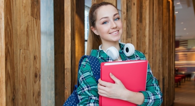 Едно на всеки три момичета в Обединеното кралство е било