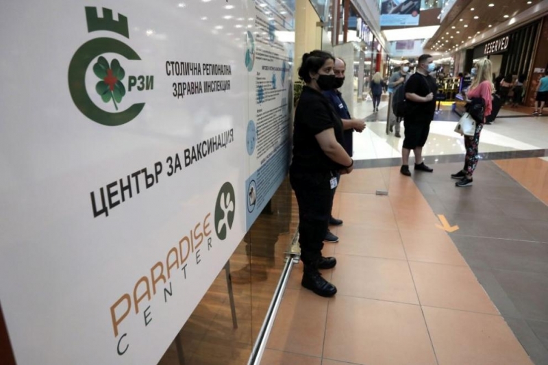 Започна ваксинирането в столичните молове