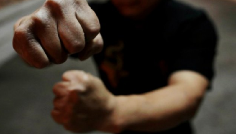 25 годишен мъж преби 26 годишната си съпруга в Слънчев бряг съобщиха от полицията Инцидентът