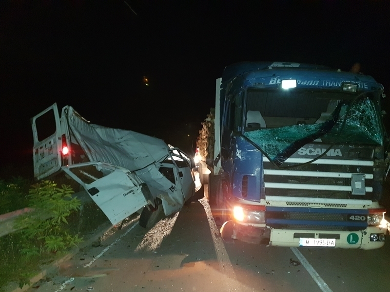 Шофьор пострада при катастрофа между влекач и кола във Врачанско
