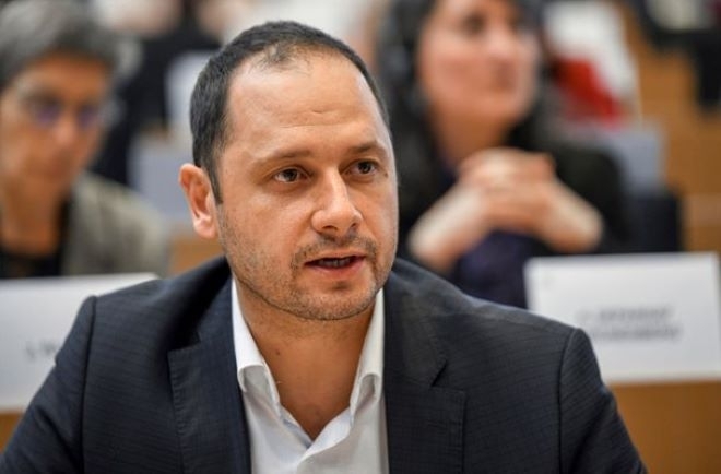 Промяната на националния празник е единственото нещо което управляващото мнозинство