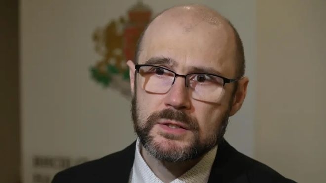 Не може да бъде въпрос на мнение дали конституционен съдия