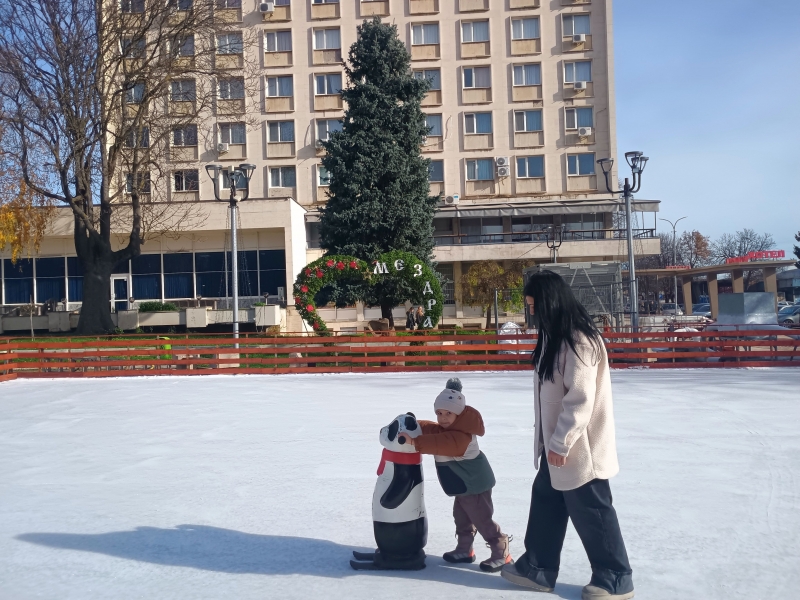 Община Мездра приканва всички гости и жители на железничарския град