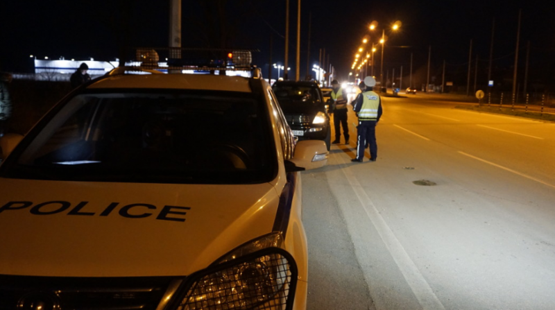 Пиян мъж бе заловен зад волана във Врачанско съобщиха от