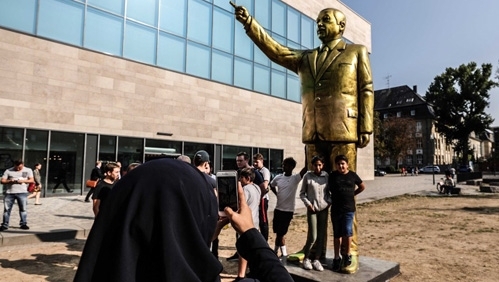 Властите в германския град Висбаден федерална провинция Хесен демонтираха 4 метровата