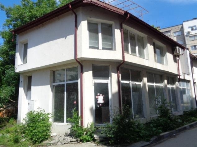 Частен съдебен изпълнител обяви за продан два големи магазина във