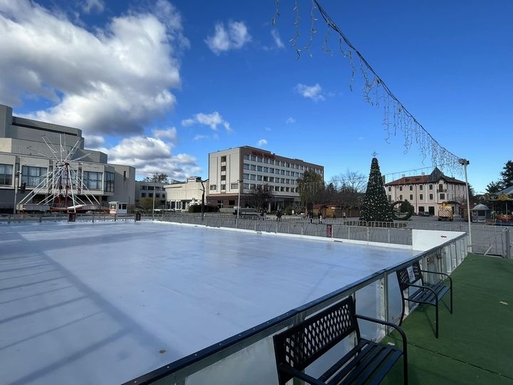 Отлагат откриването на ледената пързалка във Враца, съобщиха от местната