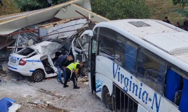 Повдигнато е обвинение на 15 годишния сириец управлявал автобуса и предизвикал