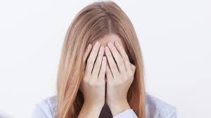 Жена скочи в движение от джипа на мъжа си във