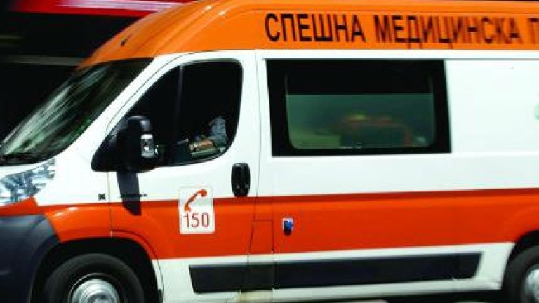 Четирима гърци пострадаха при тежка катастрофа с ТИР на АМ "Тракия"