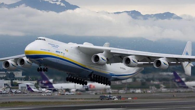 Всички полети на лондонското летище Станстед бяха прекратени за три