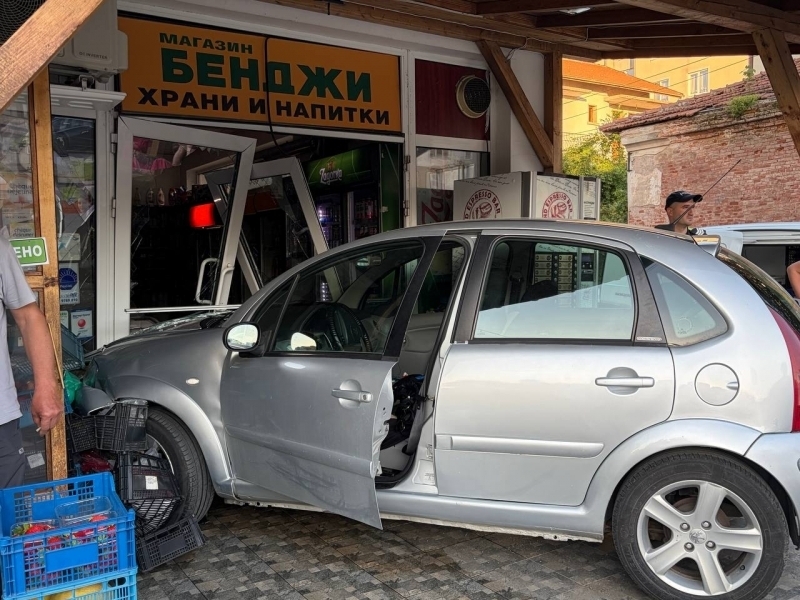 Само в BulNews! Жената от зрелищната катастрофа във Враца вчера е директор на училище, вижте коя е тя /снимки/