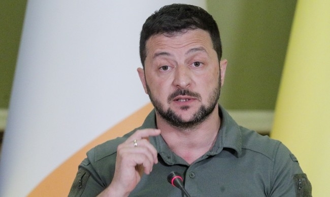 Президентът на Украйна Володимир Зеленски осъди вчера предателството на депутат