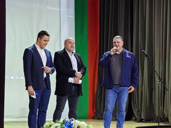 Плувецът Цанко Цанков се срещна с оряховчани в навечерието на Деня на народните будители /снимки/