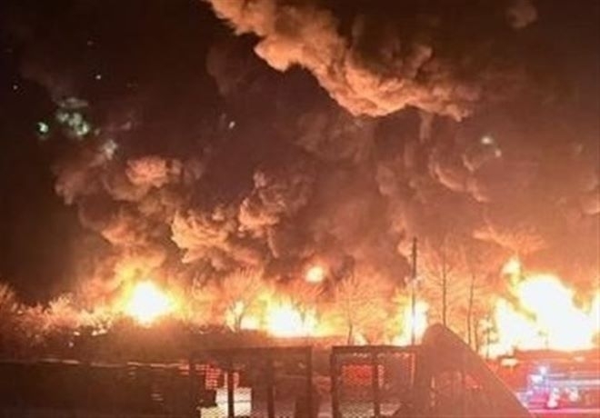 Влак дерайлира в американския щат Охайо предизвиквайки голям пожар предадоха