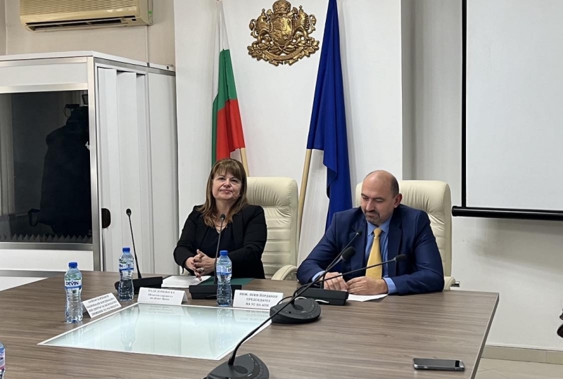 Маргарита Стефанова от bTV скочи на Надя Донкинска заради провала ѝ при справянето със снега във Враца
