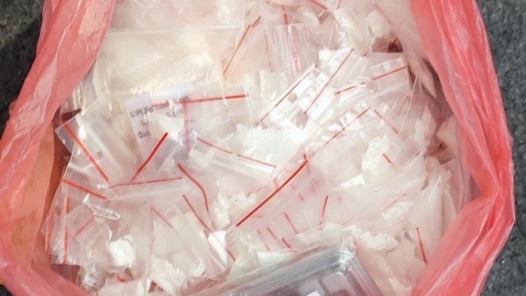 Униформени тарашиха дома на младеж в Оряхово намериха над 70