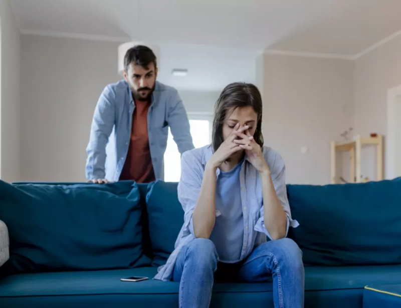 Чувайки думата тиранин много жени си представят деспотичен агресивен мъж