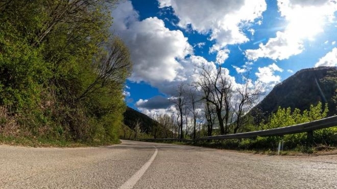 Започна аварийно изкърпване на 7 км от трасето на републикански