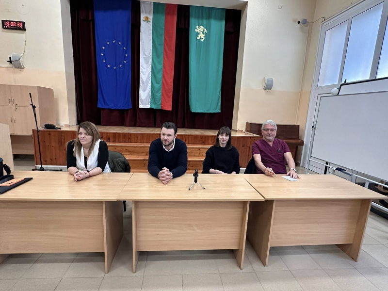Среща с „Успели Ботевци“ запозна ученици с лекари от КОЦ-Враца /снимки/