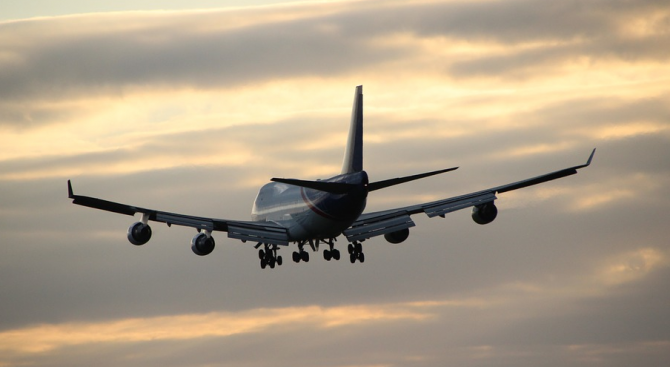 Най малко три китайски летища бяха затворени а на други