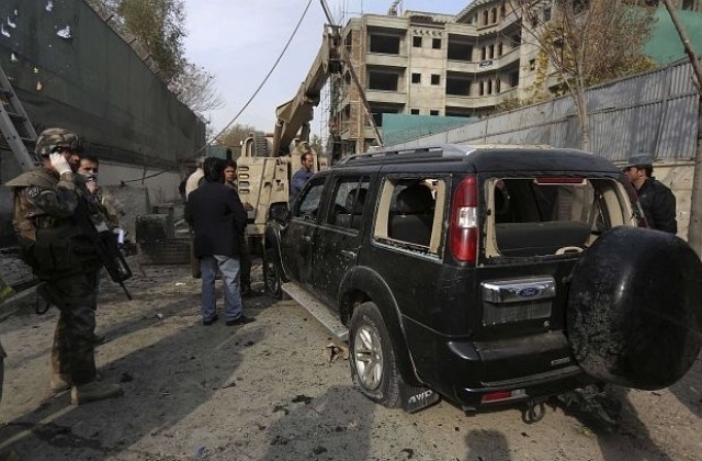 Афганистанските талибани атакуваха военна база и полицейски тренировъчен център в Майданшахр