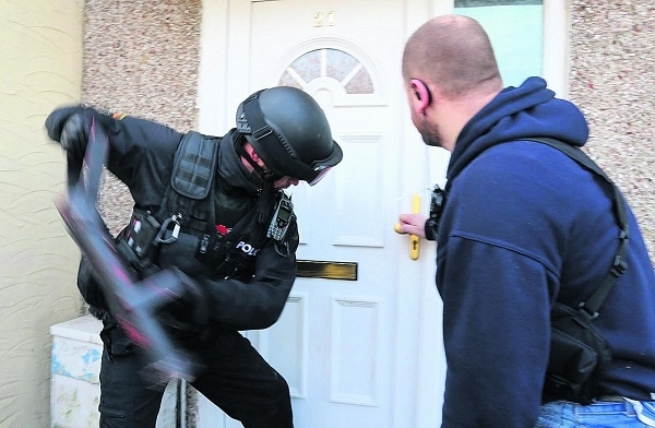 Криминалисти от СДВР са задържали трима мъже за наркоразпространение съобщиха