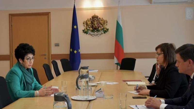 Вицепремиерът и министър на икономиката и индустрията Корнелия Нинова се