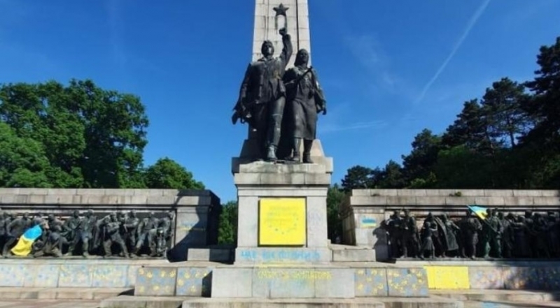 Паметникът в памет на загиналите в борбата против фашизма е