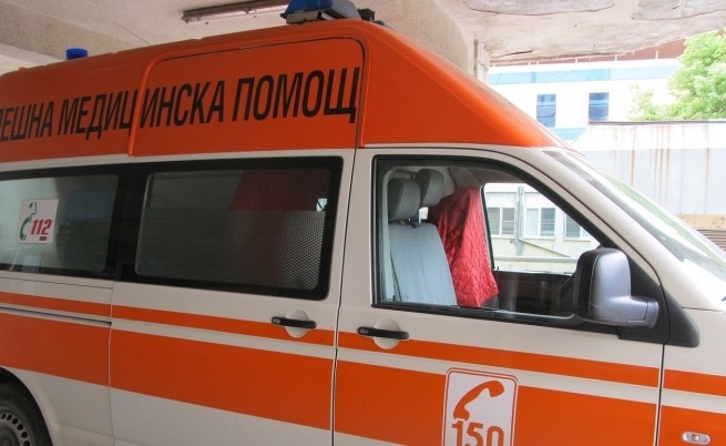 ТИР наниза кола в Монтана, пострада шофьорът