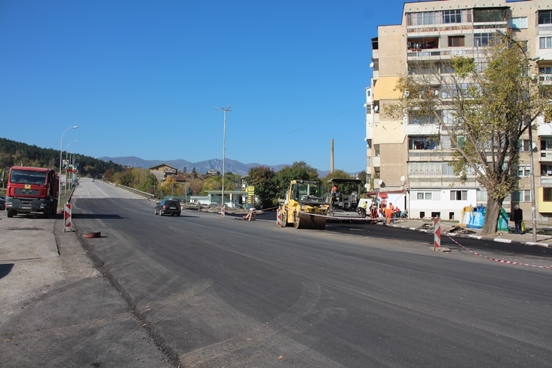 С премахването на релсите пресичащи пътния възел на входа на
