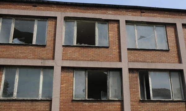 Пет стъклопакета на прозорци от ПВС дограма в различни стаи на