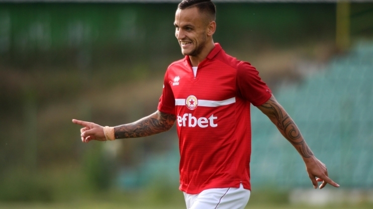 Нападателят Андон Гущеров е поискал прекалено висока заплата от Ботев