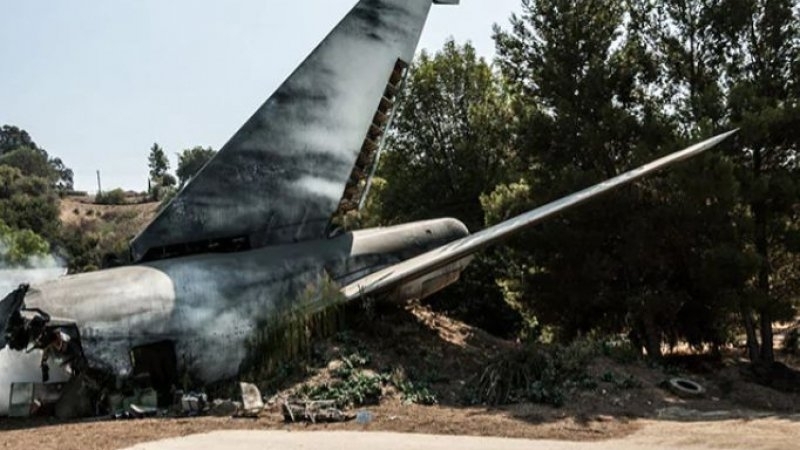 Военен самолет се е разбил при опит да кацне на
