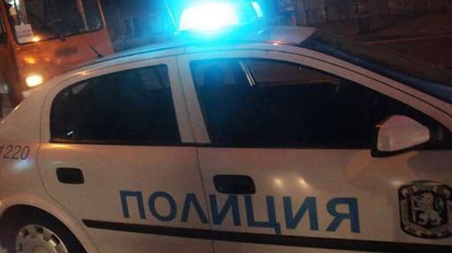 Неизвестен апаш е ограбил мъж вчера вечерта съобщиха от полицията