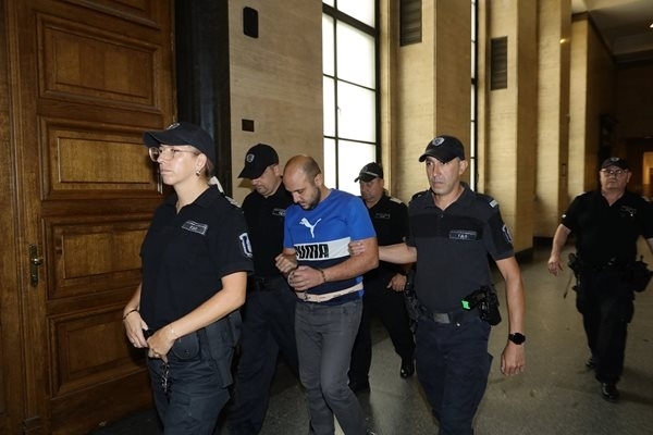 Оставиха в ареста Стоян Денчев, обвинен в тероризъм и умишлен палеж във Велико Търново