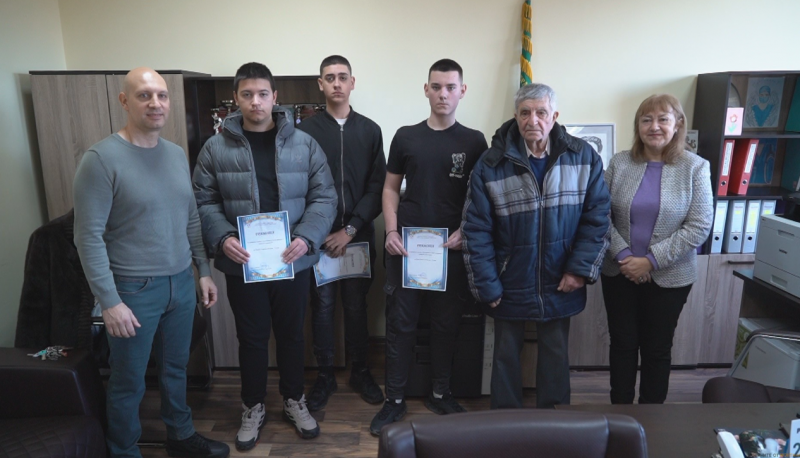 Десетокласници от Второ средно училище Никола Вапцаров в Монтана помогнаха