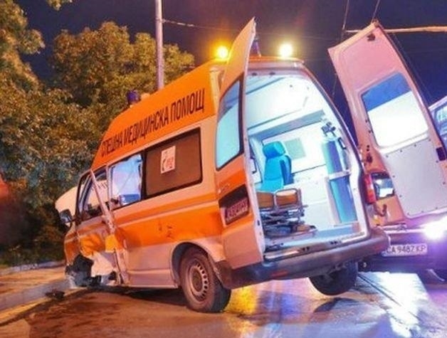 рима души бяха ранени днес след като линейка се преобърна