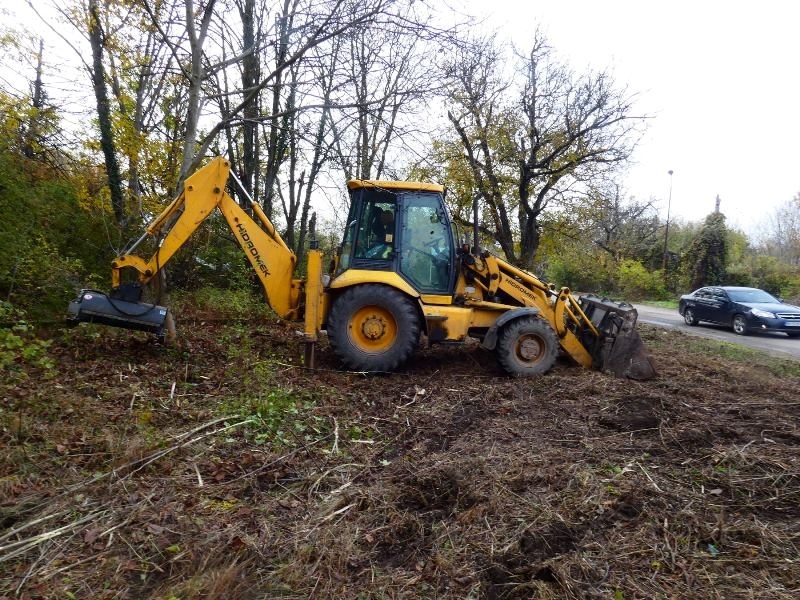 Разчистиха пътя Лом Долно Линево научи агенция BulNews Общинското предприятие Чистота Лом