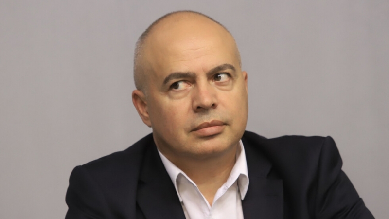 Борисов унищожава партиите-партньори, той трябва да се извинява. Това заяви