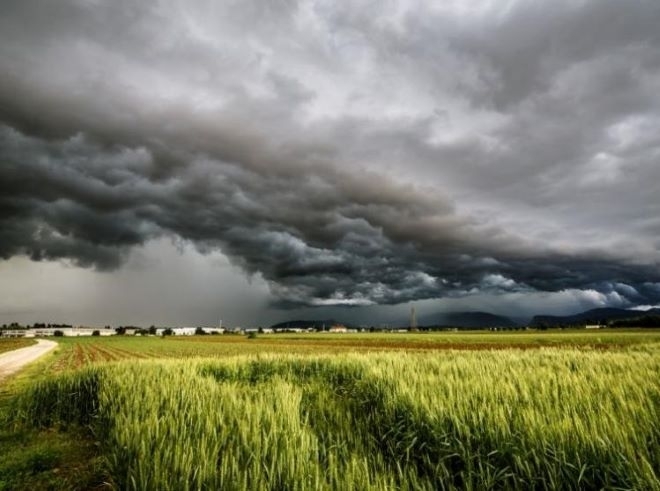 Днес преди обяд в Западна България валежите временно ще спрат и облачността ще се