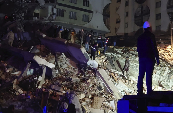 Поредица силни земетресения удариха Централна Турция през нощта. По данни