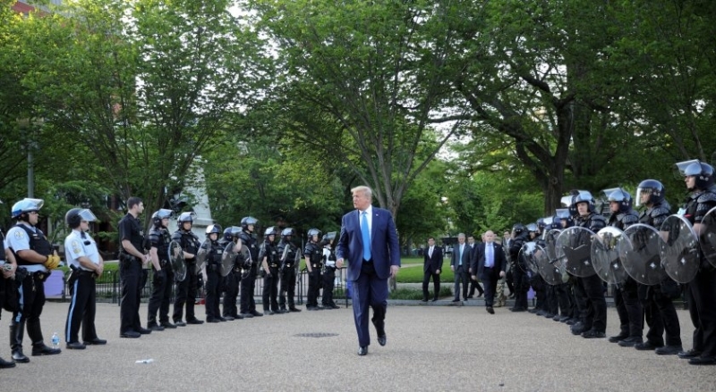 Тръмп заплаши със сила да тушира бунтовете в САЩ