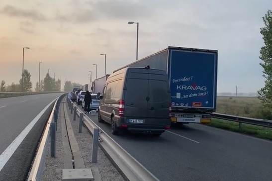 Kилометрични опашки от тирове отново блокира пътя Видин Калафат Шофьори споделят че